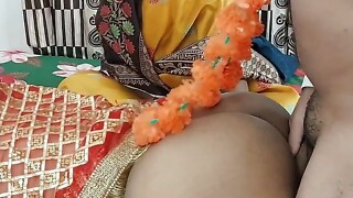 Maa ke samne souteela Baap ne beti ko chud diya with hindi audio